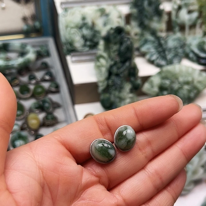 透闪石-蛇纹石玉耳环未镶嵌倾**5