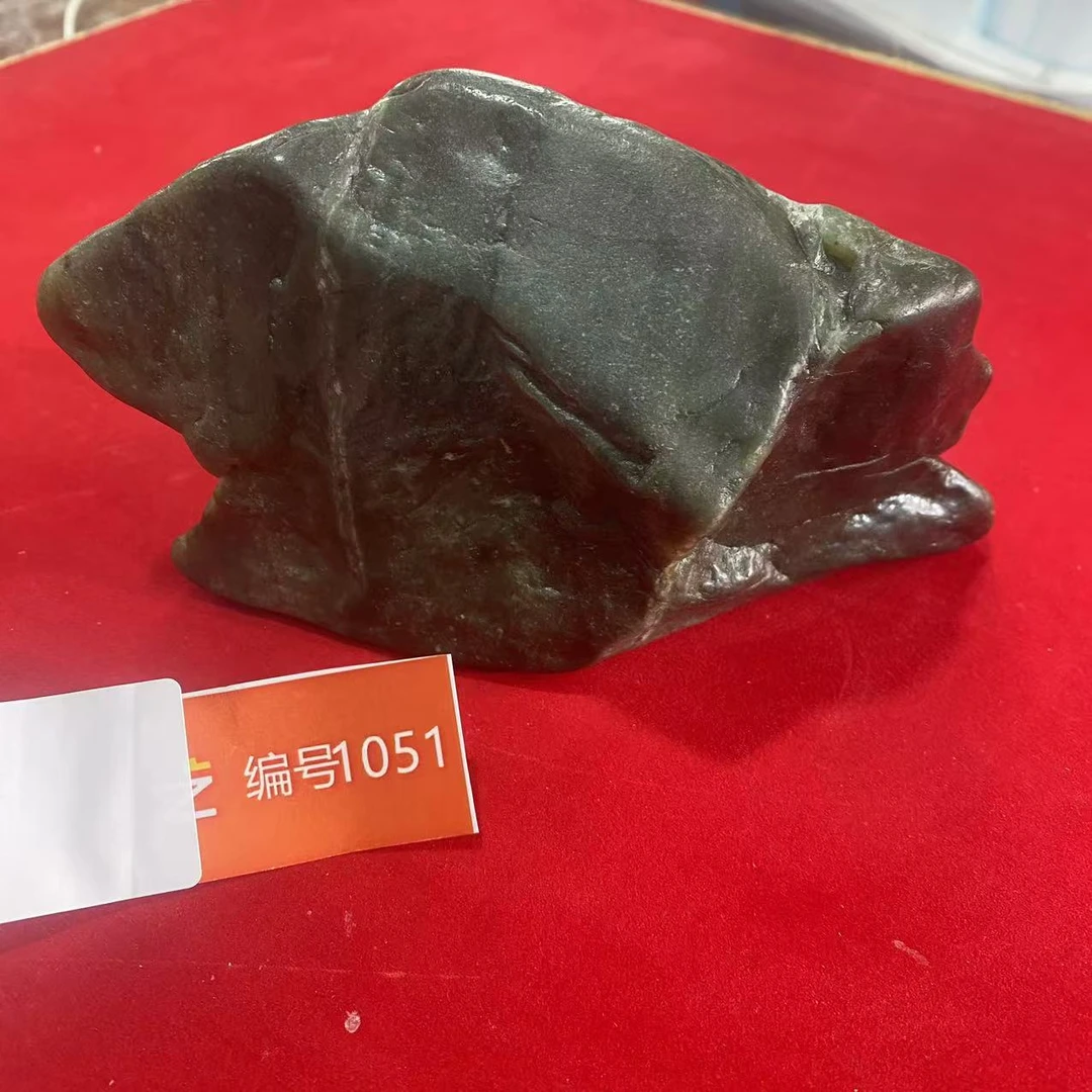 新疆玉料原石发一件编号1051