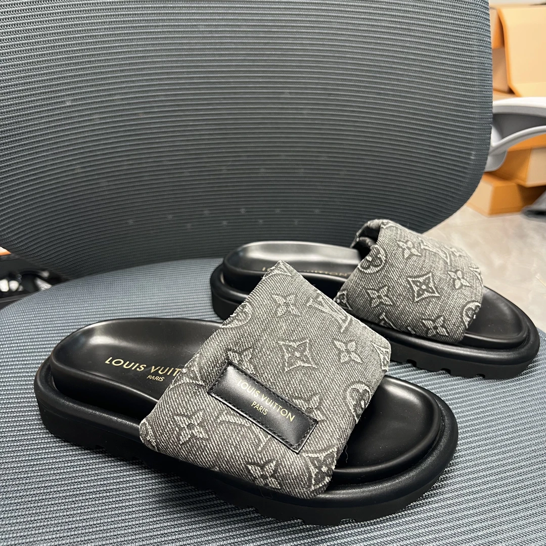 99新 LouisVuitton/路易威登 36码！99新！新款满印魔术贴面包拖鞋