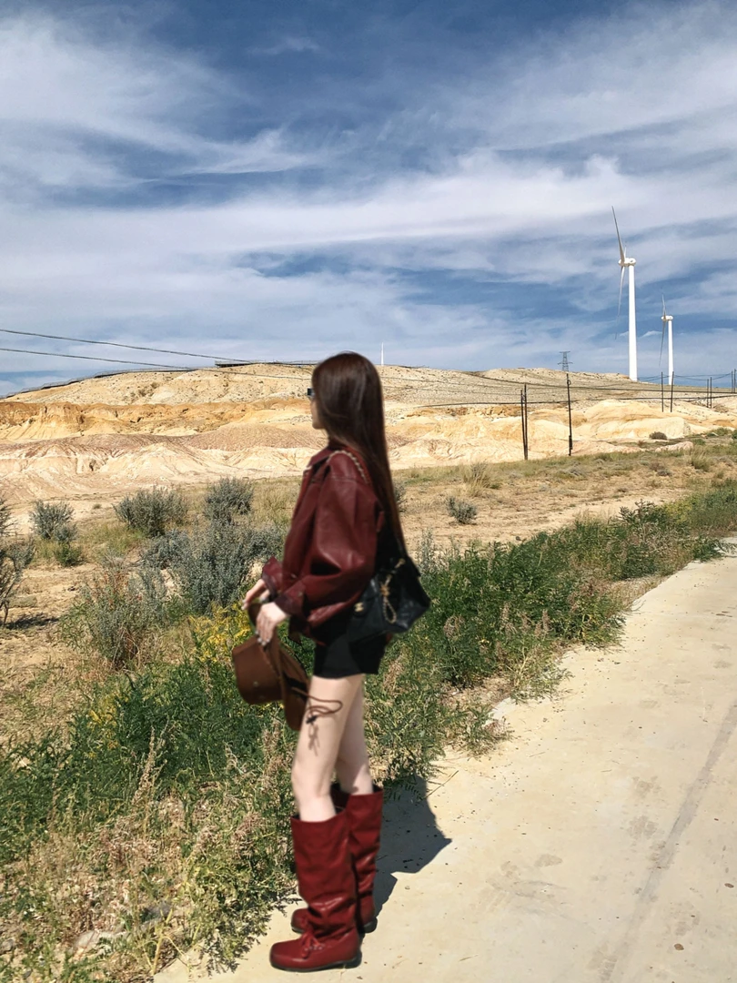 冰冰「经济上行」秋季时尚气质百搭潮流休闲设计感皮衣BBQ5PY0341