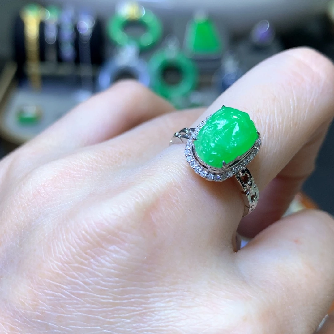 【闪购商品】翡翠颈饰18K金镶嵌翡翠吊坠项链