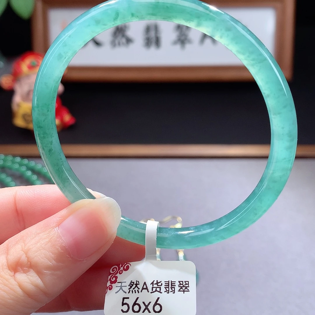 未镶嵌手镯（圆镯）翡翠