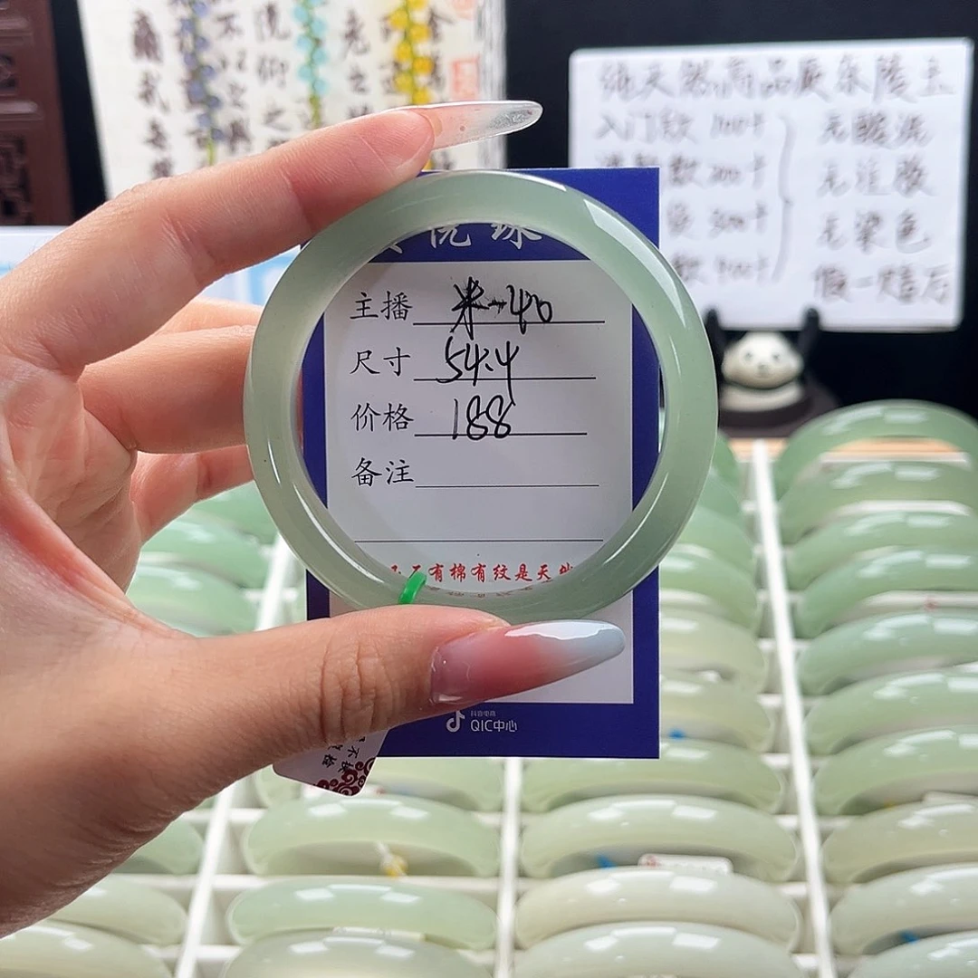 未镶嵌手镯石英质玉多**胖