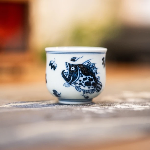 松烟柴窑 手工手绘鳜鱼桃花景德镇小主人杯30ml