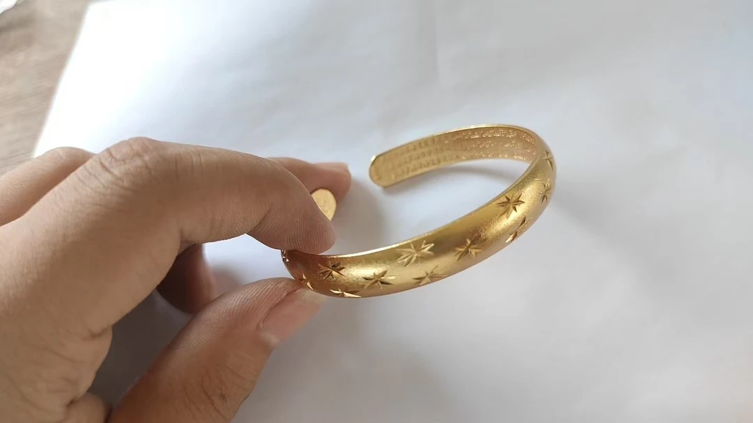 金黄色高端典藏时尚饰品061