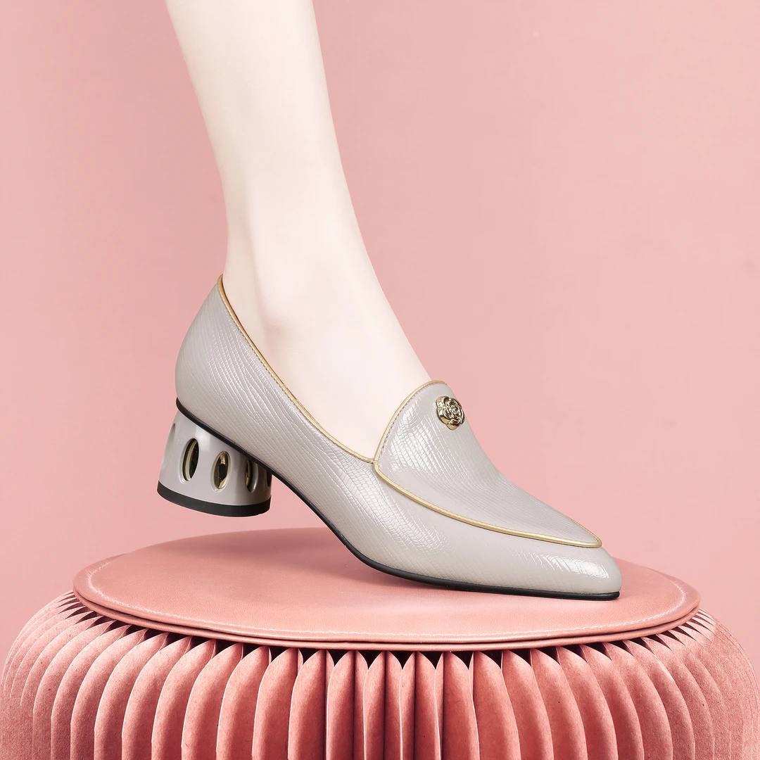 梵芮诗2024年春季新款花朵装饰纯色尖头文艺百搭粗跟女单鞋-1413