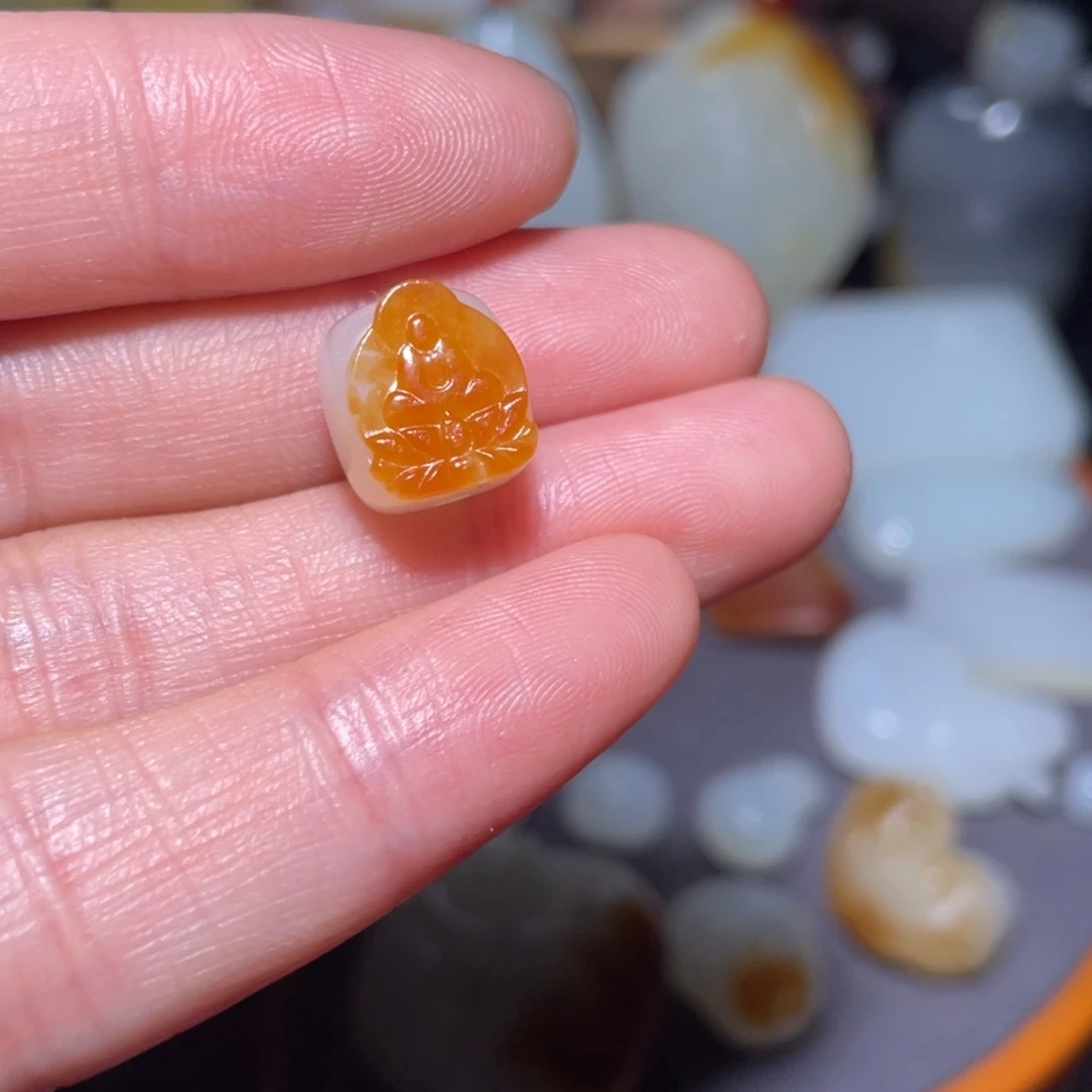 晋***缘和田玉未镶嵌吊坠(不含链)