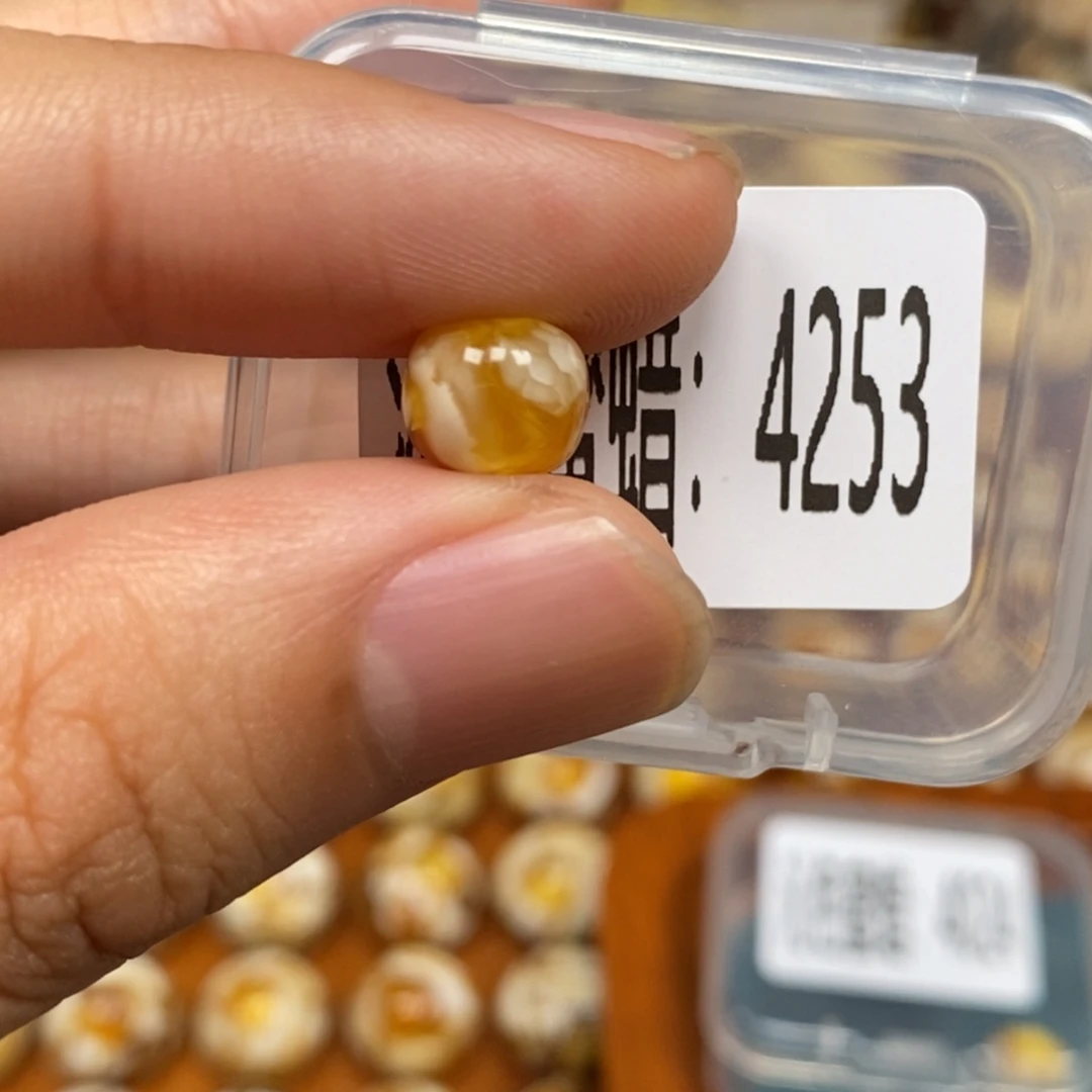 蜜蜡未镶嵌珠宝奇石4253