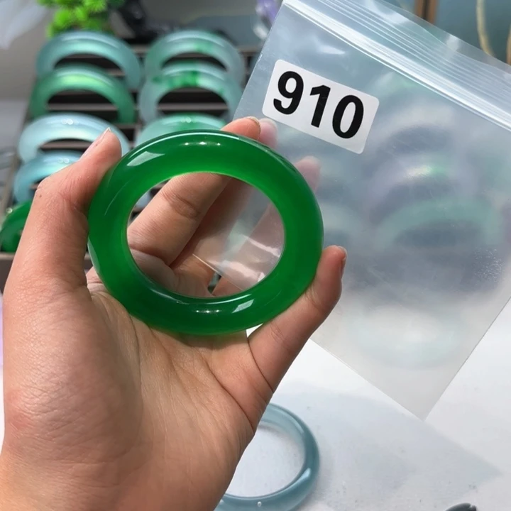 玉九*时尚飘花手镯910