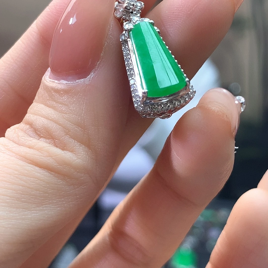 翡翠18K金镶嵌项链