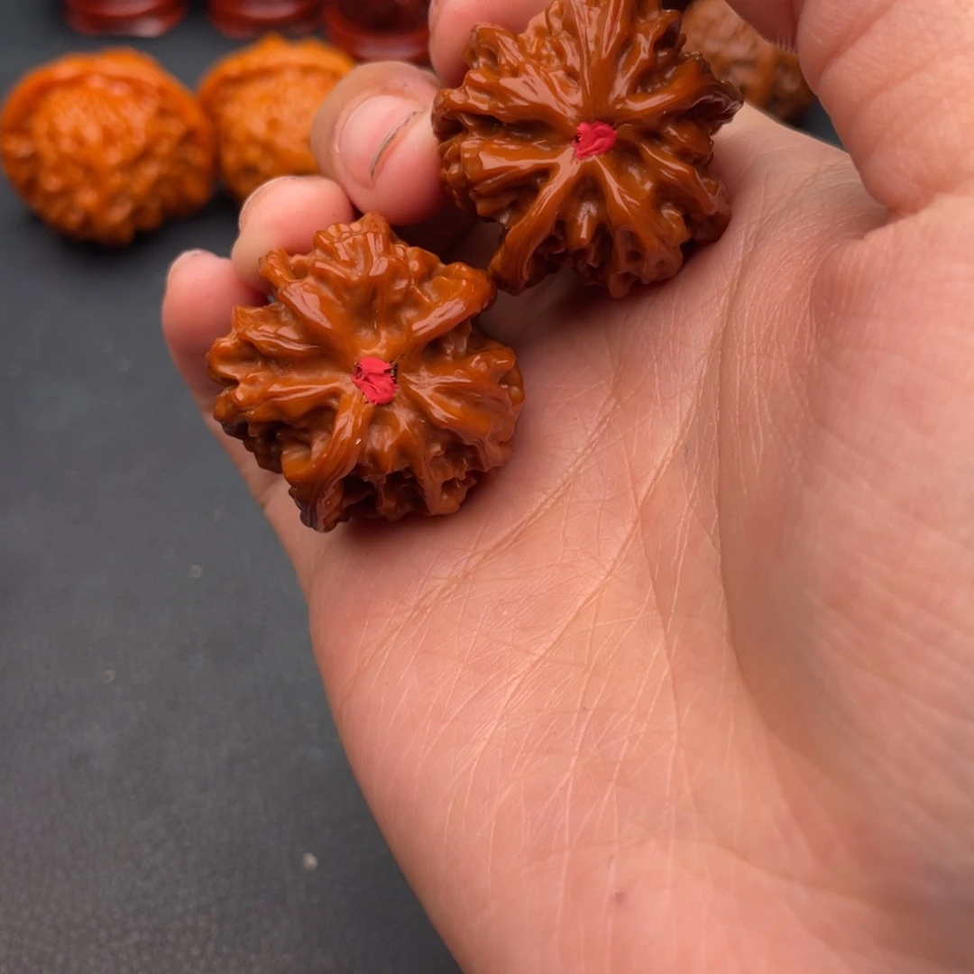 秦***师把件文玩核桃三棱