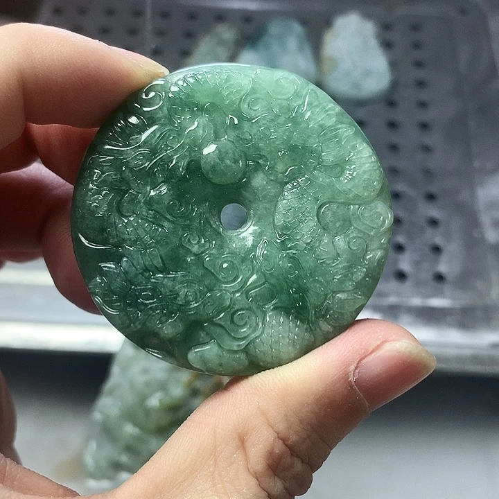 颈饰未镶嵌翡翠缅甸翡翠九龙扣