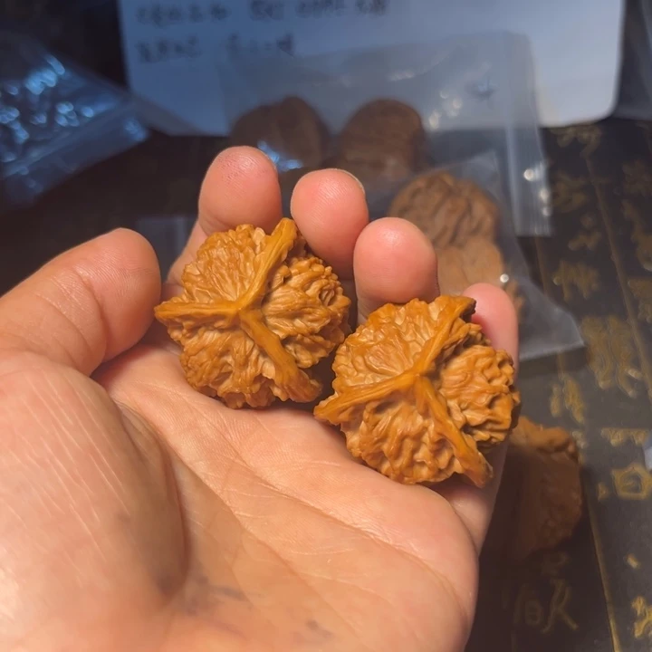 文玩核桃吊坠N****H盘山三棱