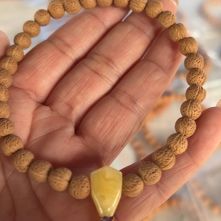 手串桃核野生小桃核手持，