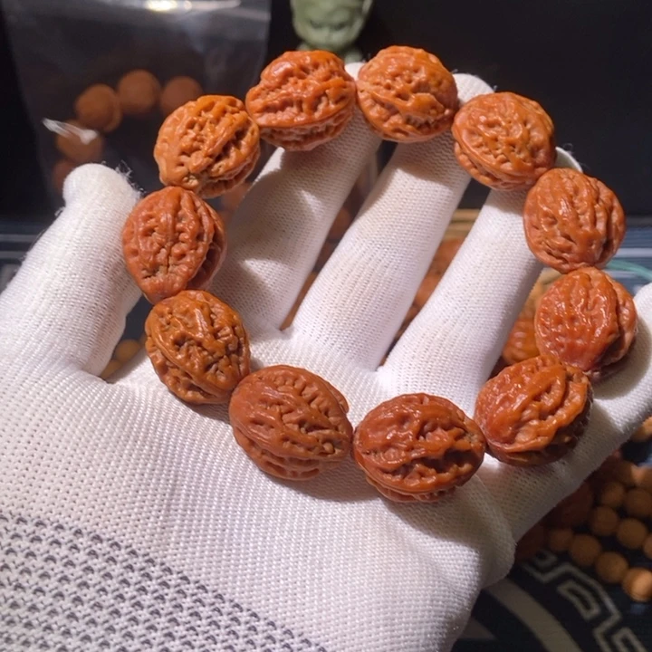 手串文玩核桃……60