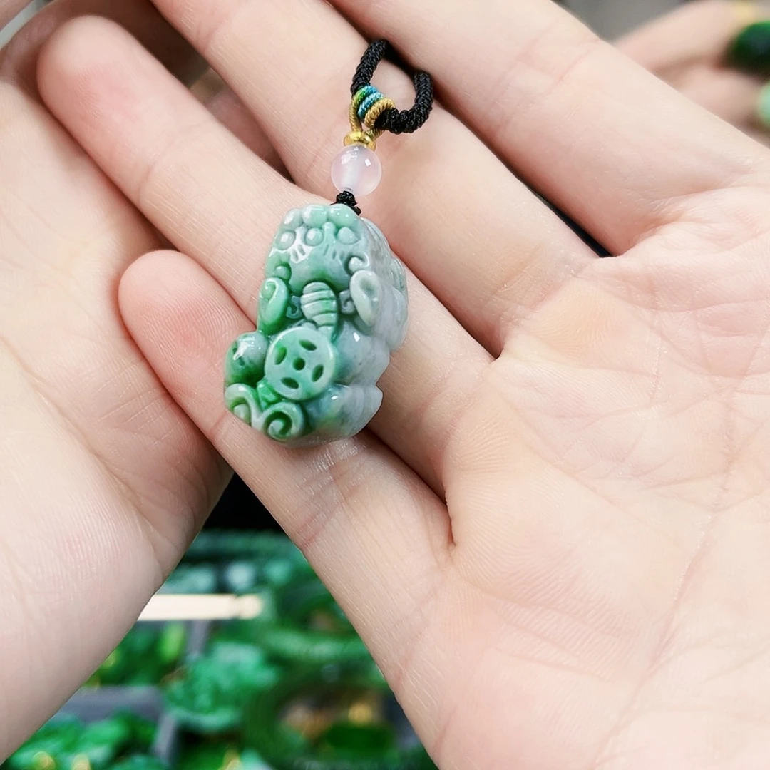 翡翠颈饰未镶嵌吊坠多样性