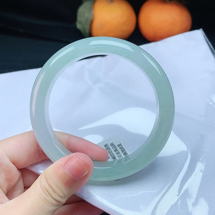 翡翠手镯未镶嵌55圈