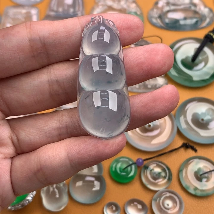 颈饰未镶嵌翡翠….