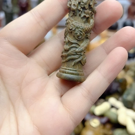 维腊木（绿檀）凌**盘龙柱