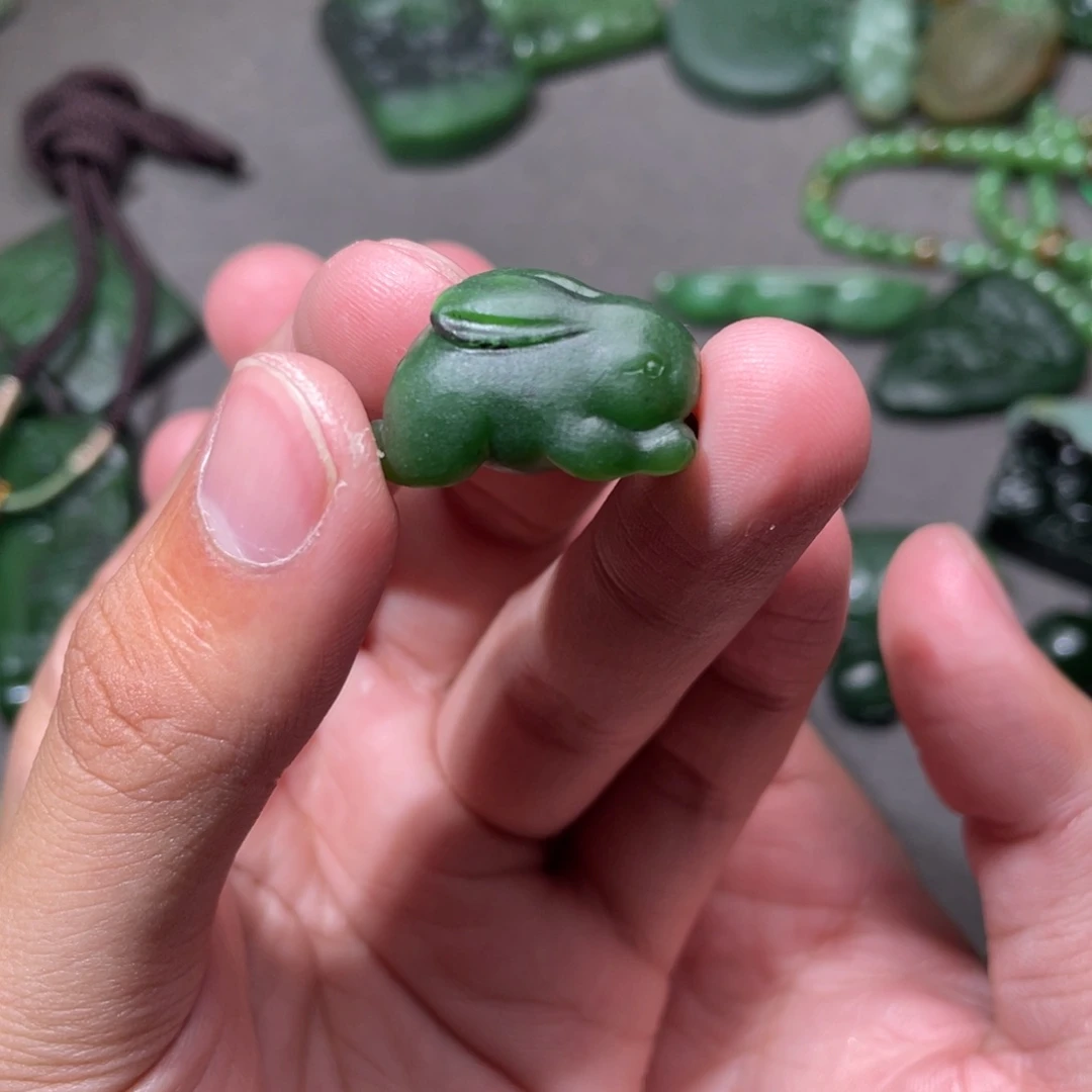 和田玉（碧玉）未镶嵌颈饰定制