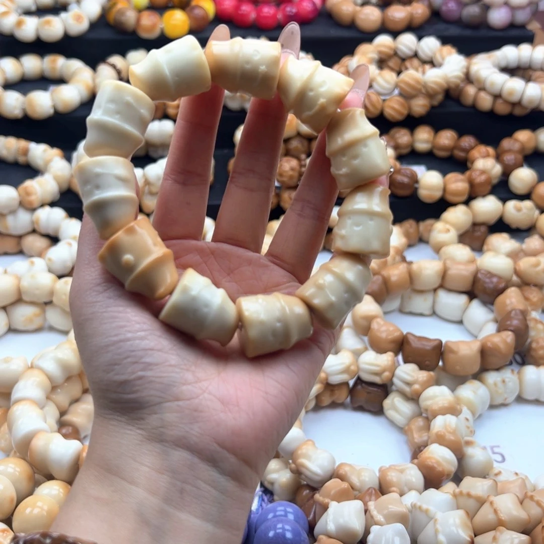 吊坠白玉菩提戴帽子小精灵26奶色