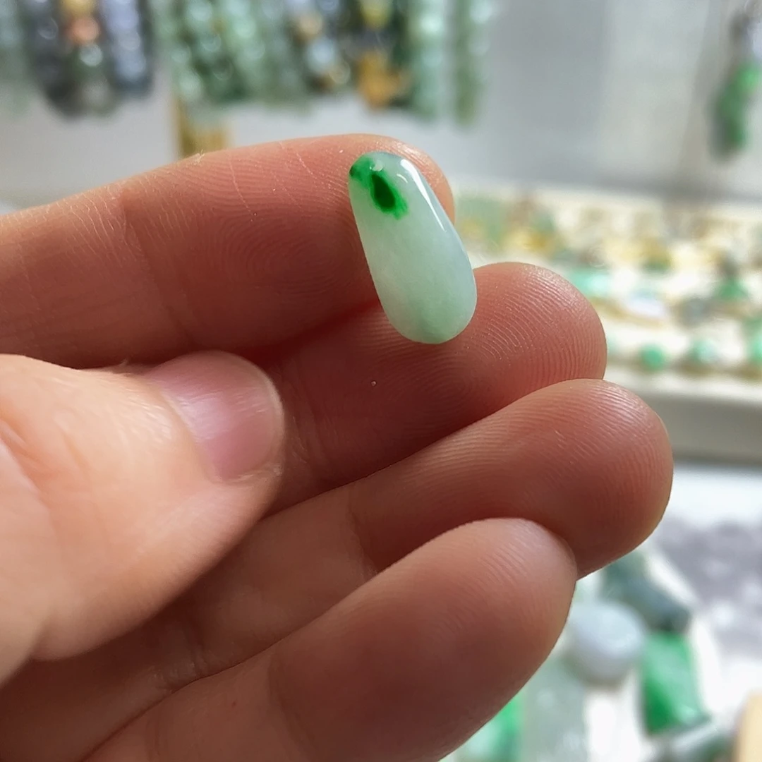 翡翠未镶嵌颈饰57