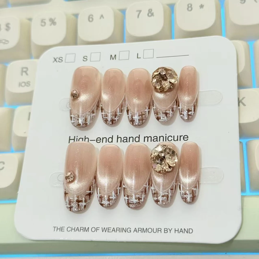 显白千金法式小香风猫眼爆闪手工穿戴甲秋冬高级白色美甲贴片裸色