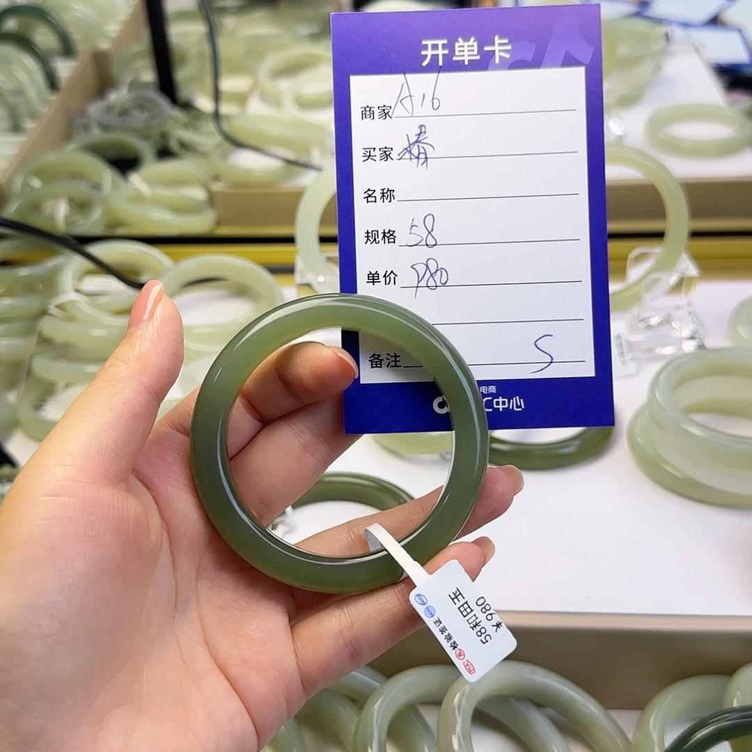 和田玉手镯未镶嵌椿
