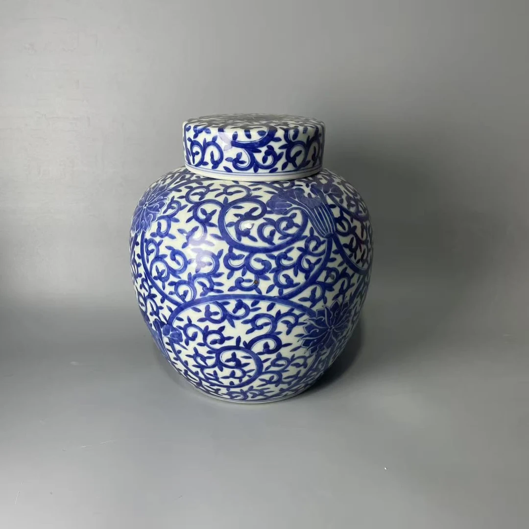 青花缠枝花卉盖罐