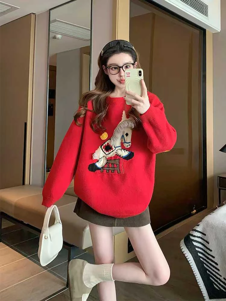 红色刺绣小马圆领毛衣女2025新款冬季加厚跨年慵懒内搭针织衫上衣