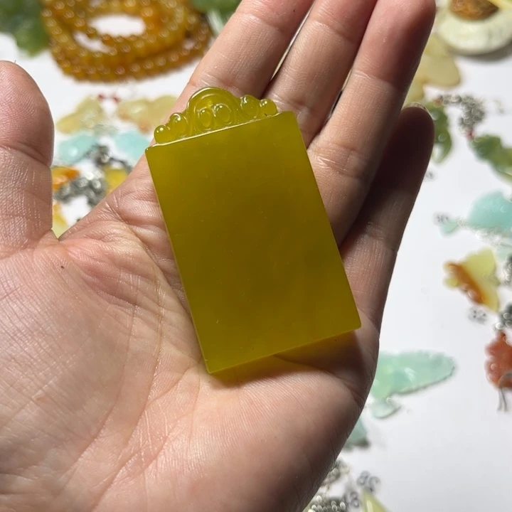 蛇纹石玉合金耳饰