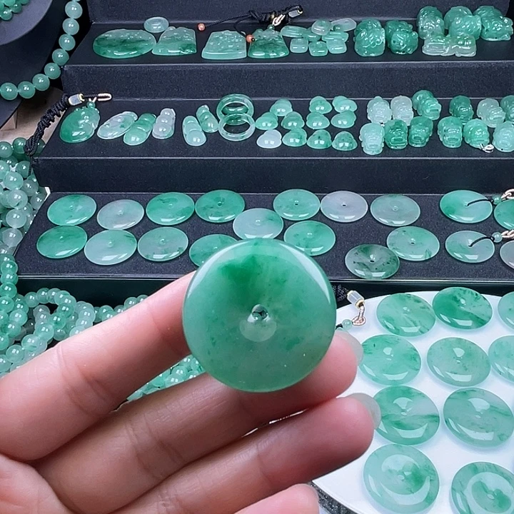 石英质玉未镶嵌颈饰