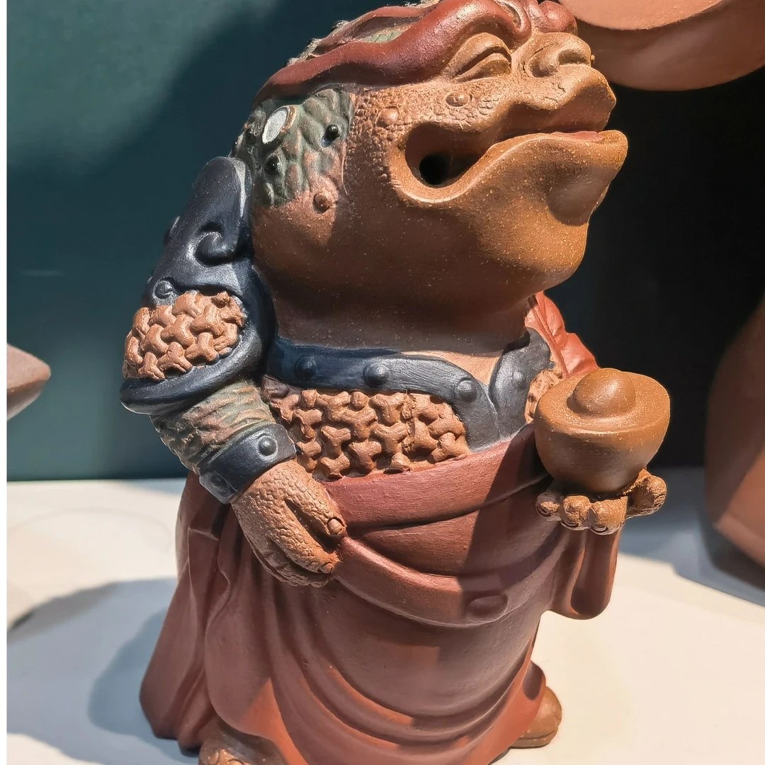 紫砂奉宝蟾仙茶宠摆件