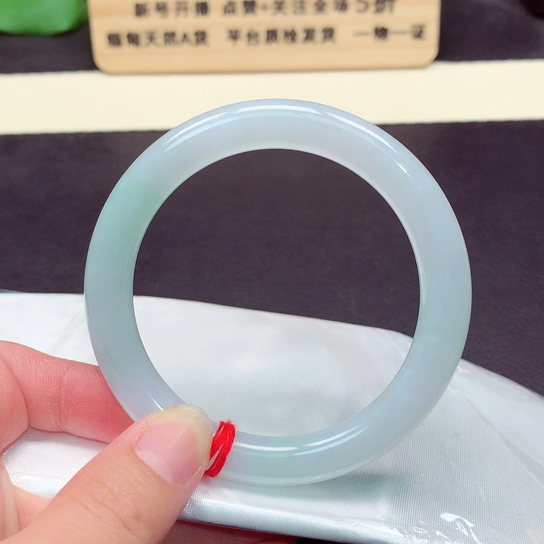 翡翠手镯未镶嵌506号