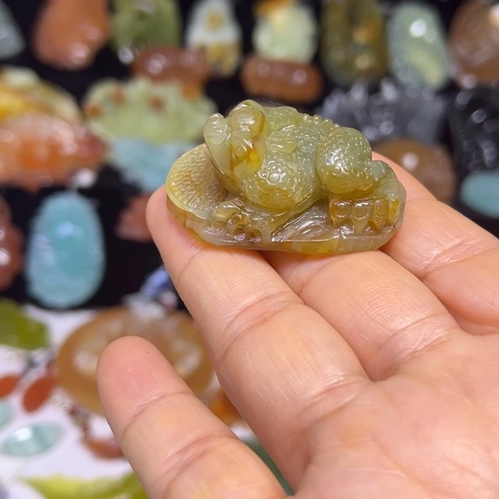 蛇纹石玉未镶嵌吊坠(赠链)