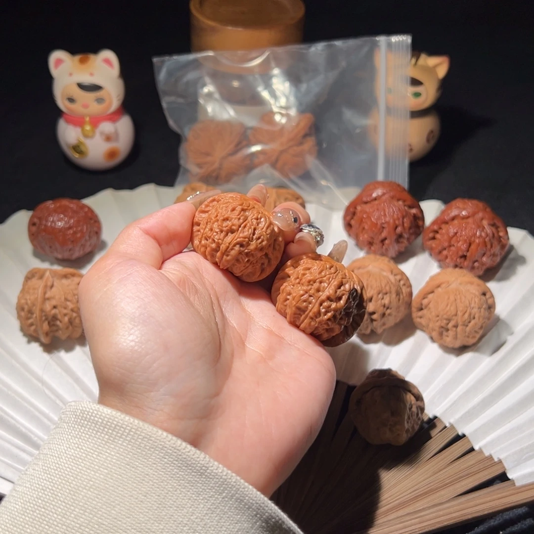 文玩核桃吊坠34血麒麟