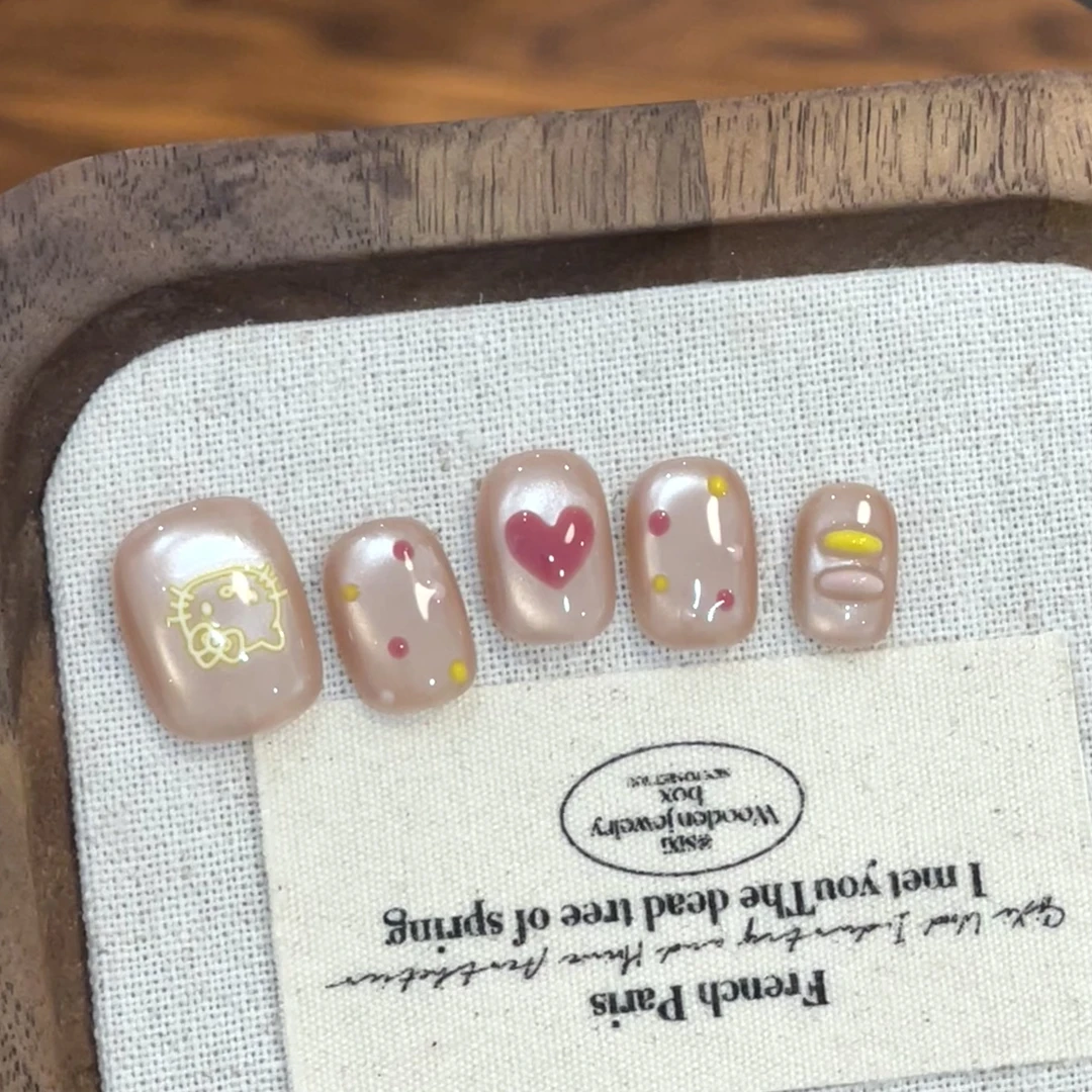 【芭比kitty】 设计师 戴戴喵美甲设计师纯手工穿戴甲裸色美出