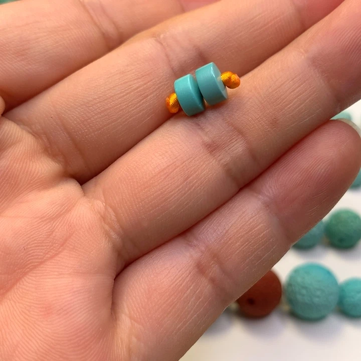 绿松石未镶嵌颈饰姚**呀