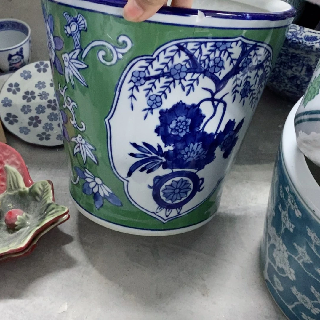 瓶大****雨微瑕磕碰裂痕不退不换介意勿拍