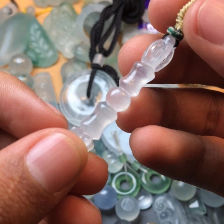 定制翡翠未镶嵌挂件