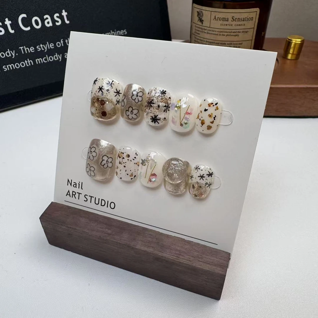 【小浓造物】日系手绘小白花秋冬氛围感纯手工穿戴甲工厂供应链直发