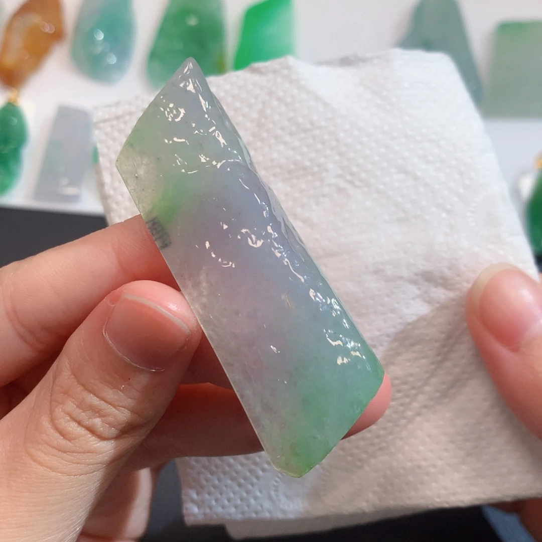 翡翠未镶嵌吊坠(不含链)131