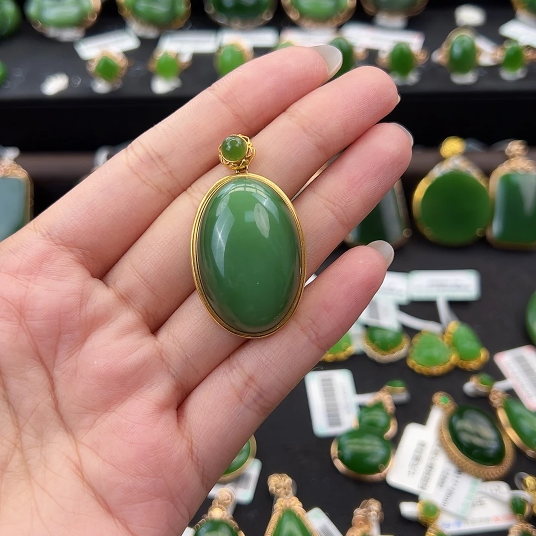 和田玉（碧玉）18K金镶嵌吊坠(不含链)粉绿猫眼鸽子蛋30mm