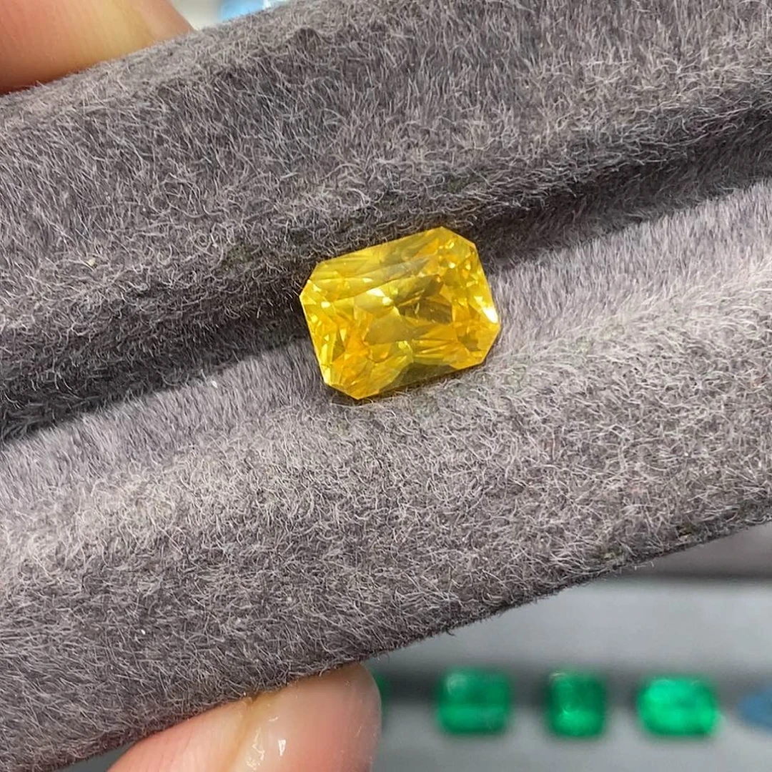 蓝宝石裸石未镶嵌4.17克拉金丝雀黄蓝宝石