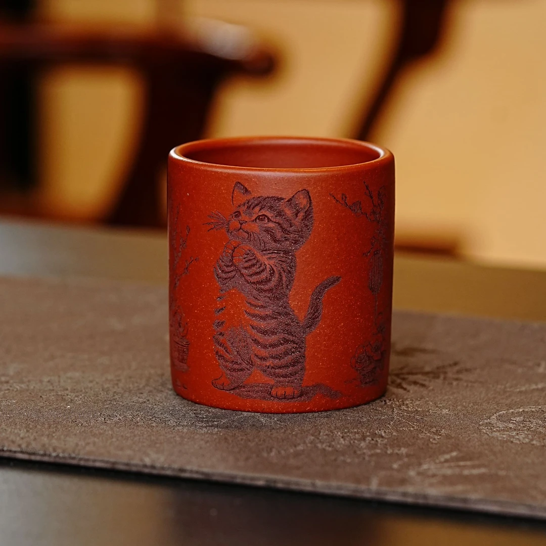 宜兴原矿降坡手工刻绘猫咪灯笼喜气洋洋精致紫砂主人杯