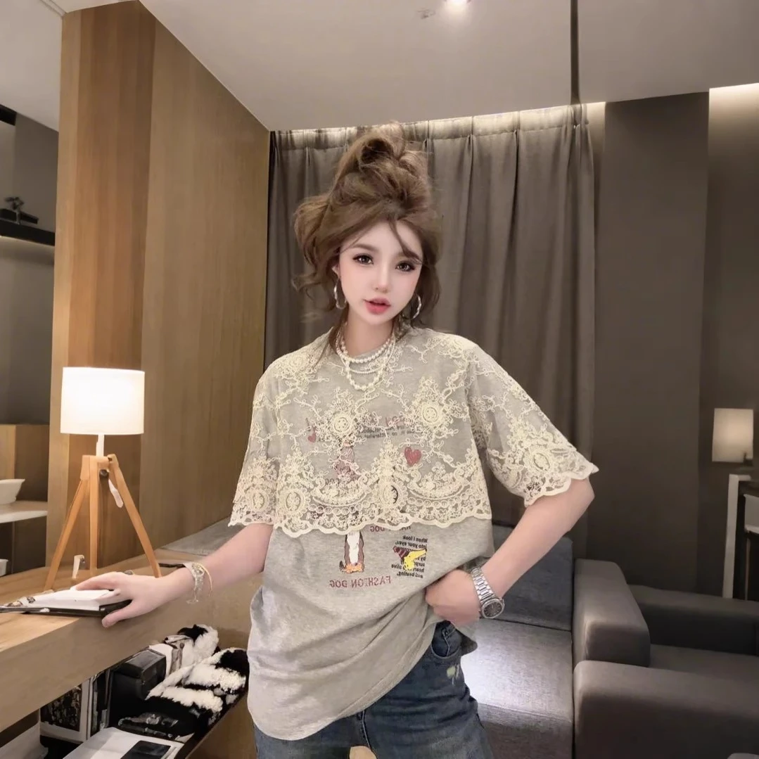 坠初品牌 网红休闲风百搭蕾丝拼接洋气小众T恤女时尚印花气质短袖