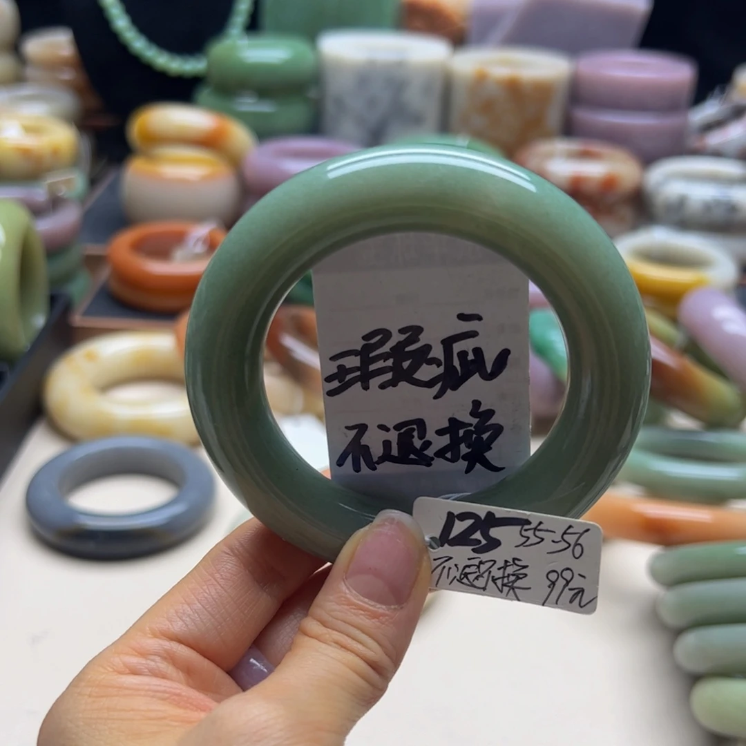 未镶嵌手镯石英岩玉