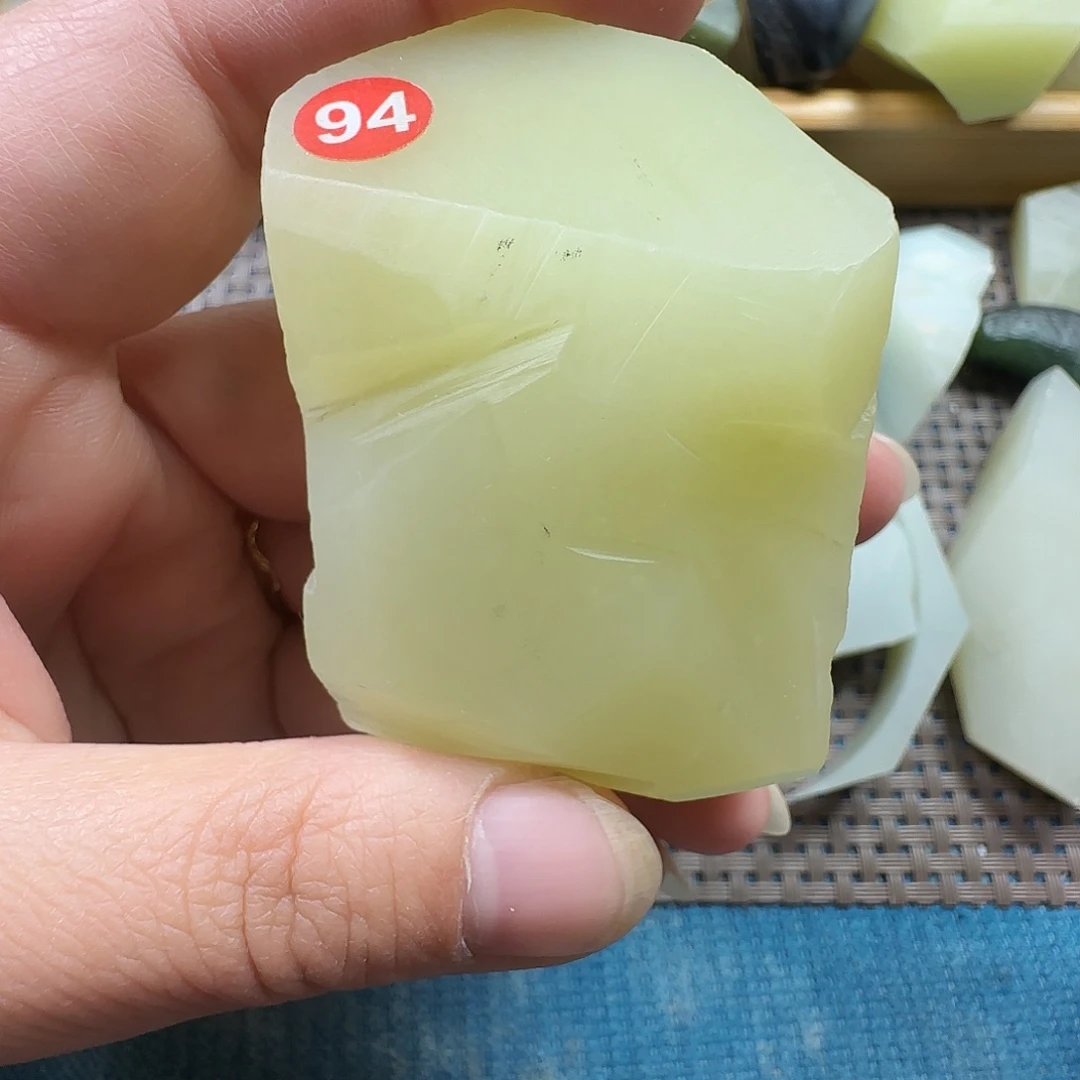 一***光和田玉未镶嵌颈饰