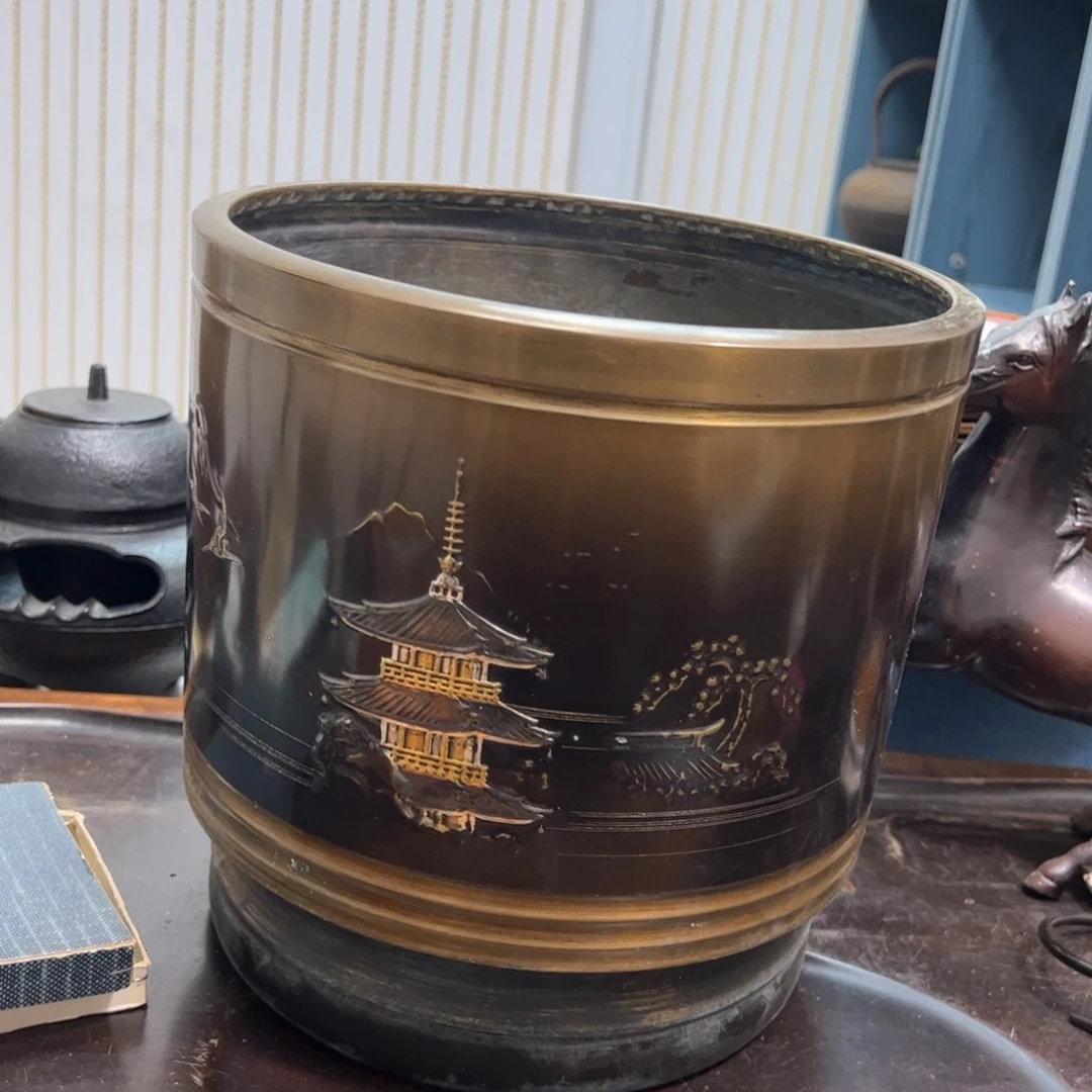 为*铜火钵有铜锈薄的茶道具