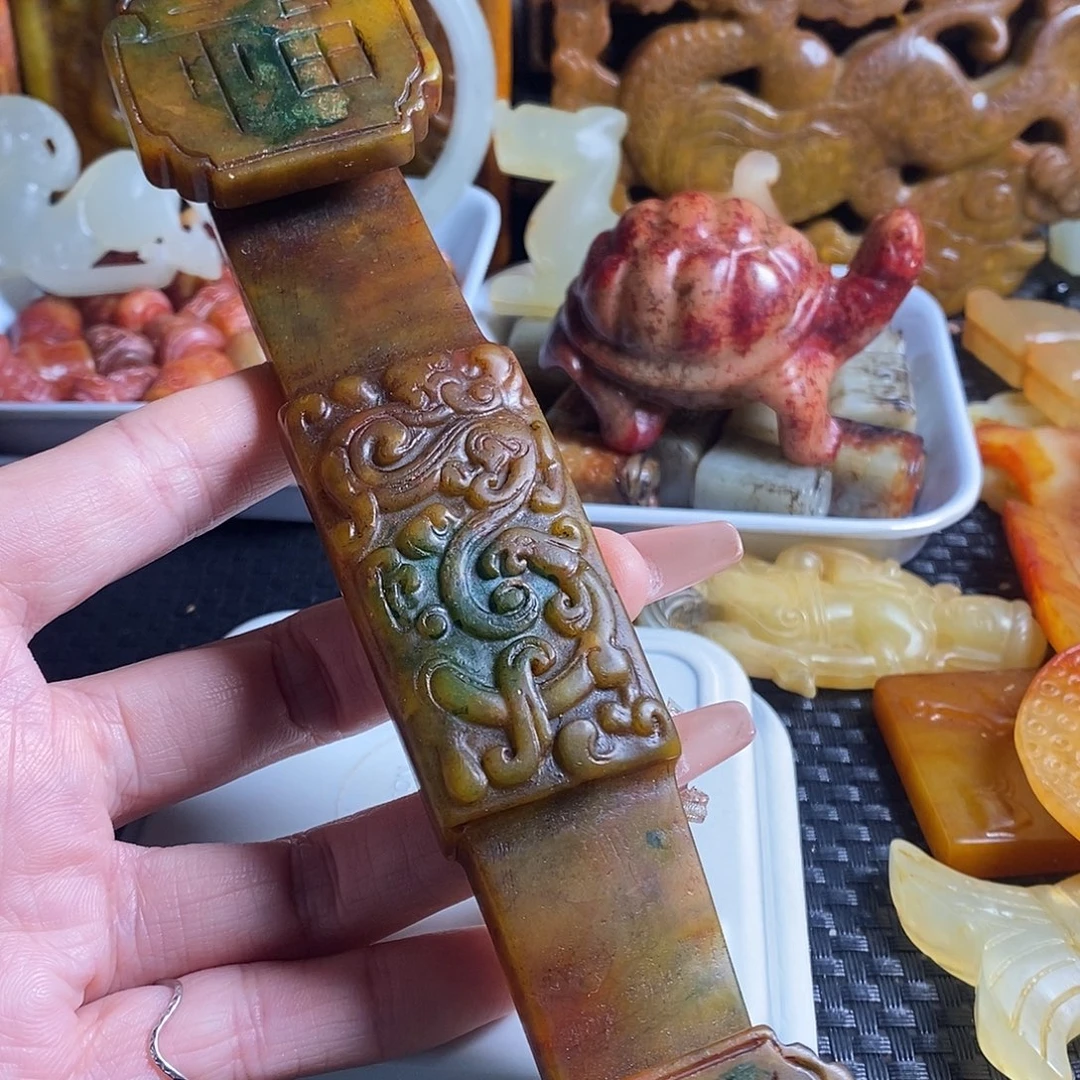 岫岩老玉（透闪石质玉）未镶嵌珠宝奇石